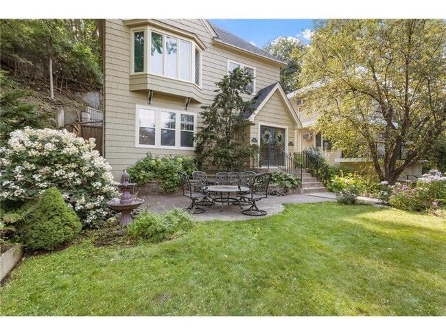 property at 813 Kenwood Pkwy