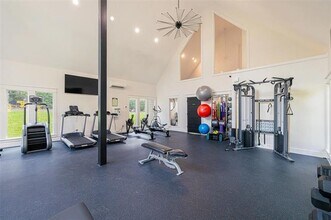 2430 Cromwell Cir in Austin, TX - Building Photo - Building Photo