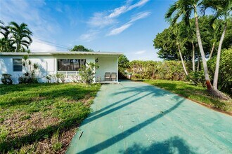 1560 NE 42nd St in Lighthouse Point, FL - Building Photo - Building Photo
