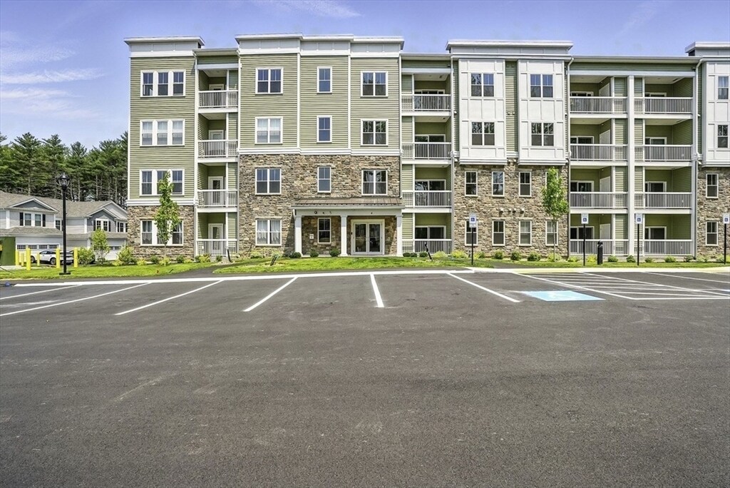4 Winslow Ln in Grafton, MA - Building Photo
