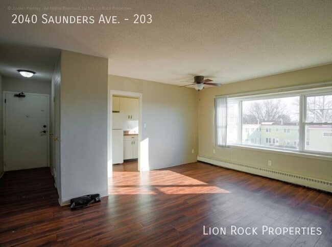 property at 2040 W Saunders Ave