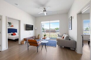 633 E Main St in Louisville, KY - Building Photo