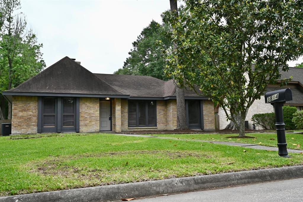 3814 Brook Shadow Dr in Houston, TX - Foto de edificio