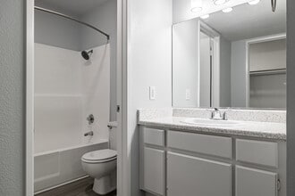 Sand Castle Apartments in La Habra, CA - Foto de edificio - Interior Photo