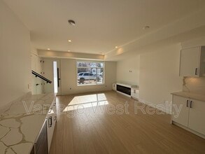 830-830 Lawson Ave in Kelowna, BC - Building Photo - Building Photo