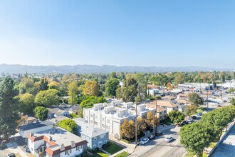 12010 Magnolia Blvd in Valley Village, CA - Building Photo - Building Photo