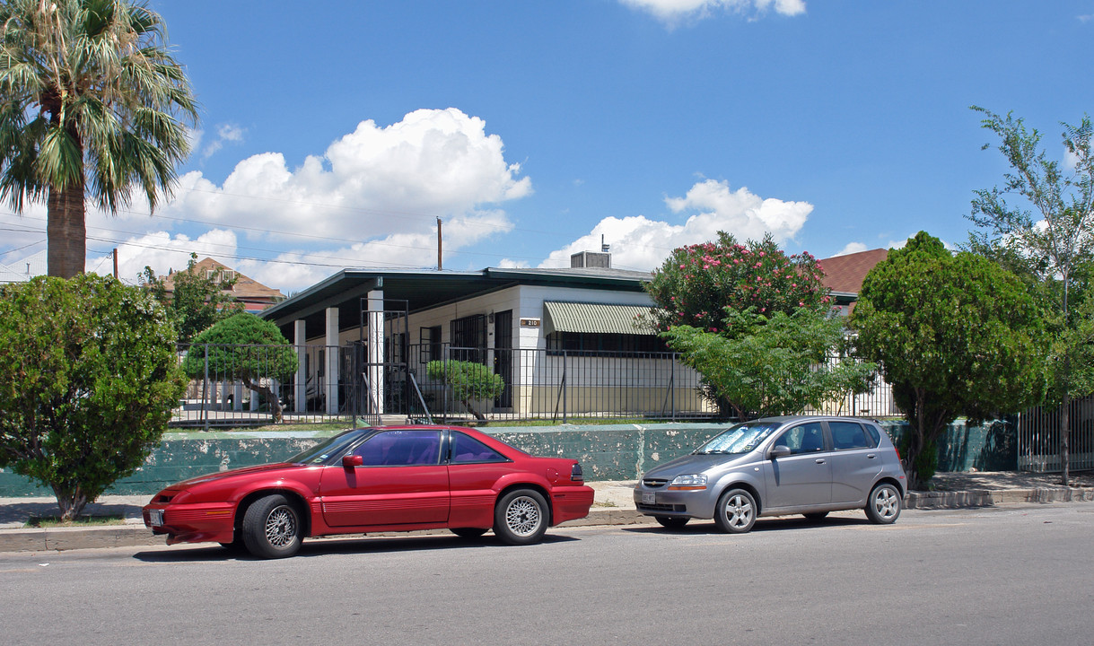 1210-1212 N Florence St in El Paso, TX - Building Photo