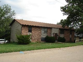 421 N 9th St in Desoto, MO - Building Photo