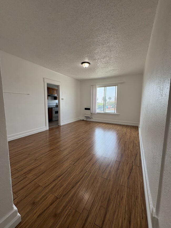 1237 S Alvarado St Apartments