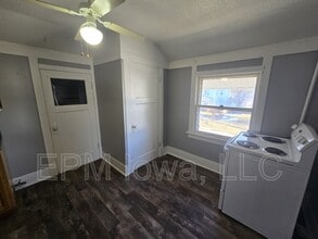 1001 1/2 Randolph St in Waterloo, IA - Building Photo - Building Photo