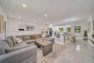 305 NW 124th St in North Miami, FL - Building Photo - Building Photo