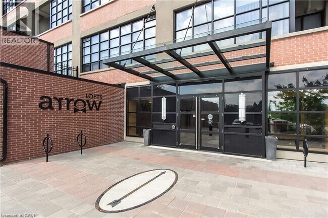 112 Benton St in Kitchener, ON - Building Photo - Building Photo