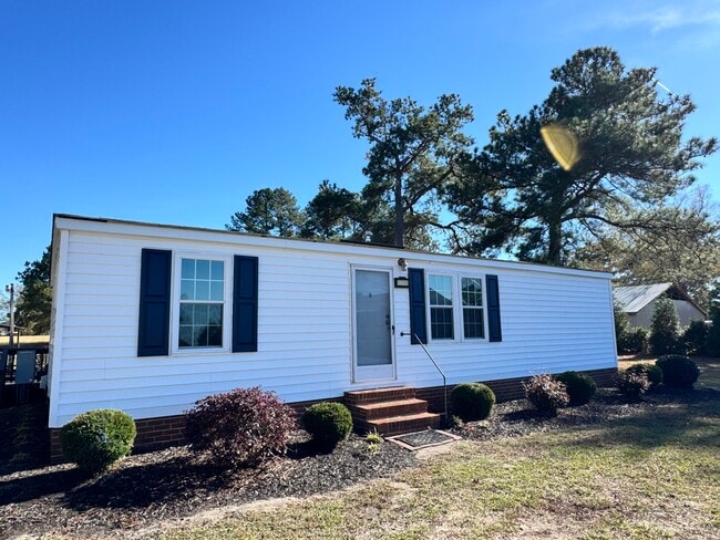 3739 Whispering Pines Dr in La Grange, NC - Building Photo - Building Photo