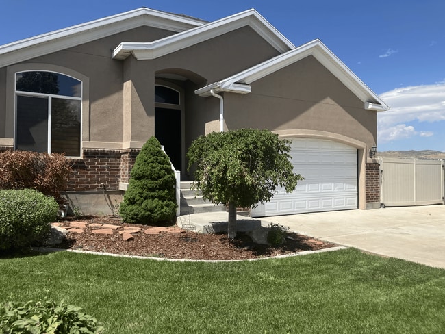 801 North Devonshire Drive in Saratoga Springs, UT - Building Photo - Building Photo
