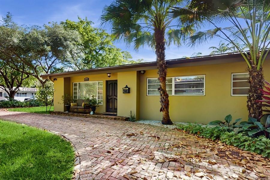 2920 Columbus Blvd in Coral Gables, FL - Foto de edificio