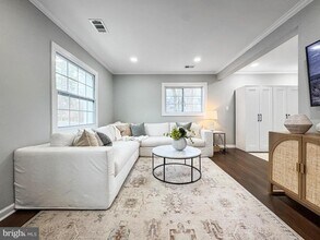 6621 Hallwood Ave in Falls Church, VA - Building Photo - Building Photo