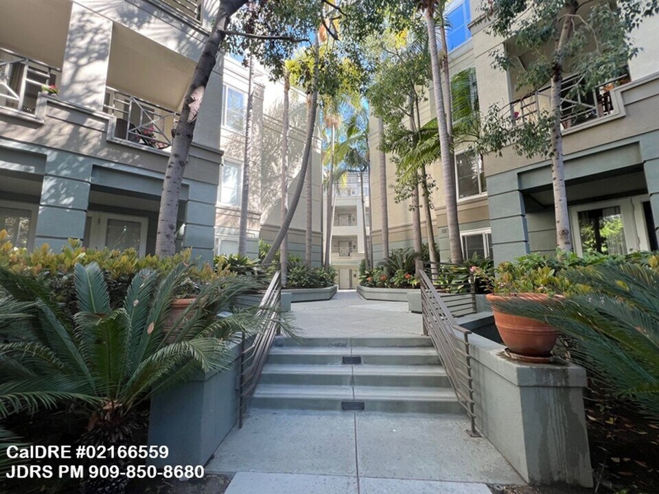 2243 Martin in Irvine, CA - Building Photo