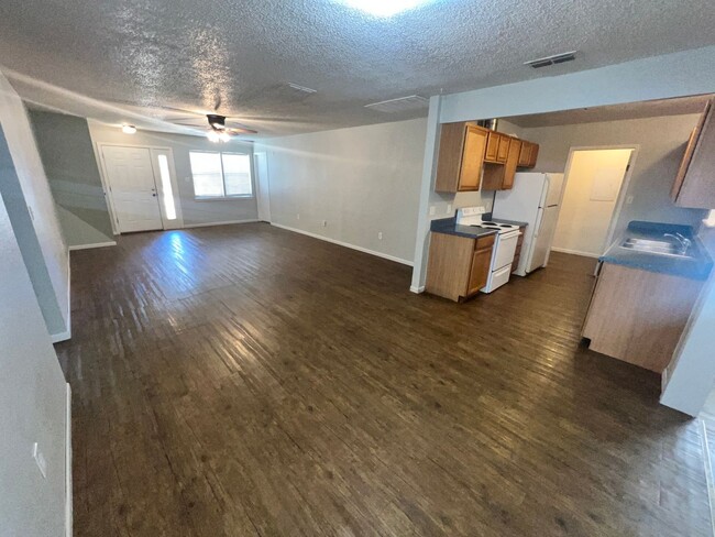 9302 Detroit Ave in Lubbock, TX - Building Photo - Building Photo