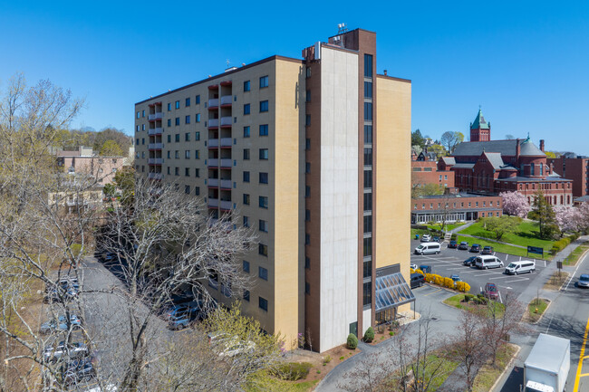 Craddock Cove Condominium in Medford, MA - Foto de edificio - Building Photo