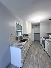 1122 E Santa Fe Ave in Fullerton, CA - Foto de edificio - Building Photo