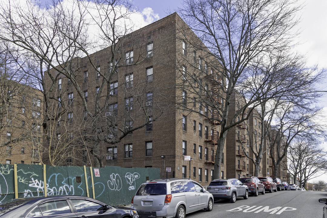 Wakefield Coop in Bronx, NY - Building Photo