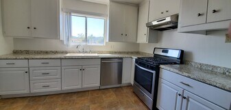 2711 S Redondo Blvd, Unit 2 in Los Angeles, CA - Building Photo
