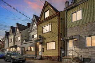 210 Taylor St in Pittsburgh, PA - Building Photo