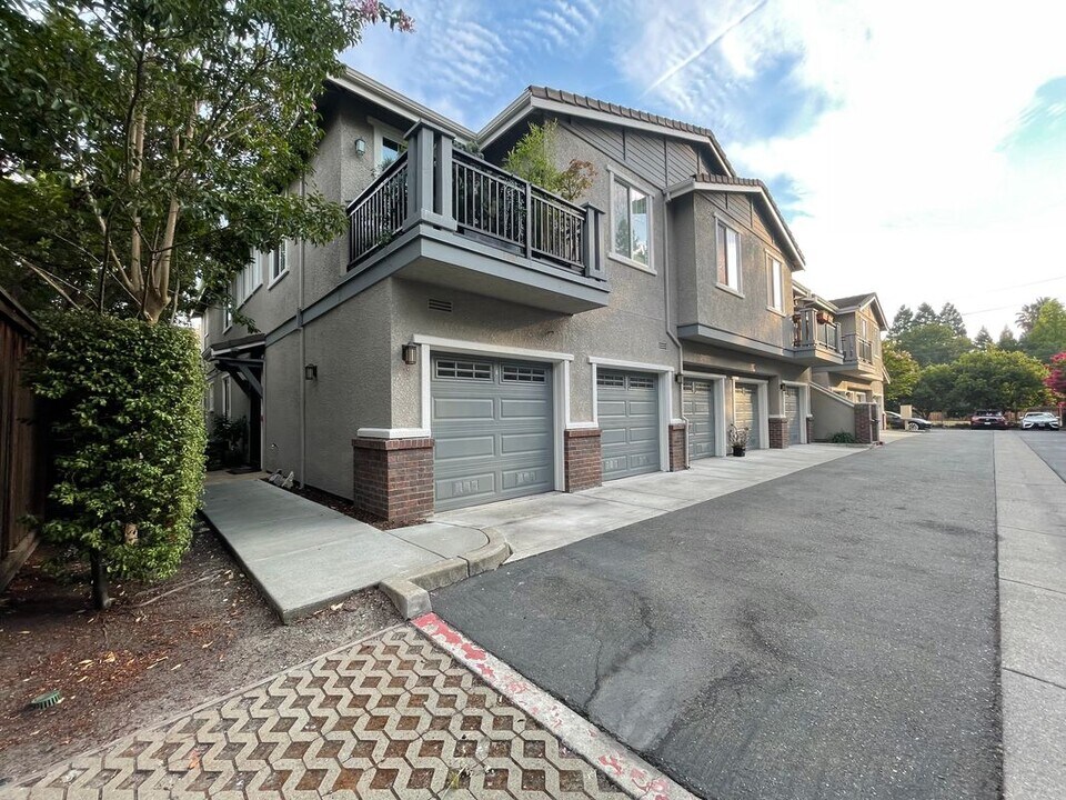 3408 Fostoria Way in Danville, CA - Building Photo