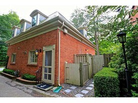 434 Bellevue Ave in Newport, RI - Building Photo