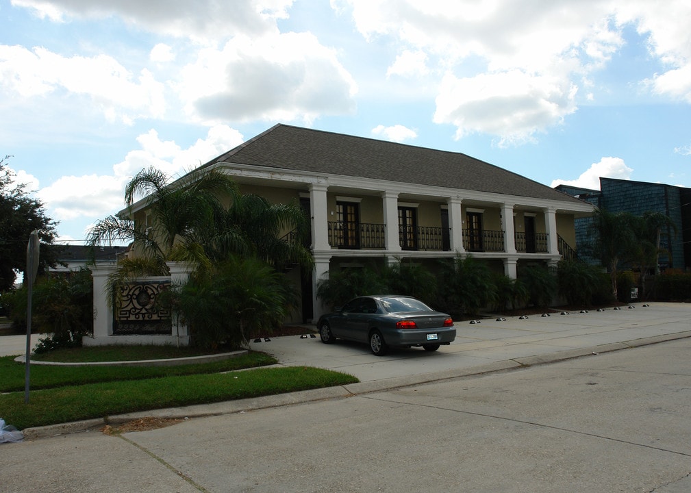 2224 Houma Blvd in Metairie, LA - Building Photo