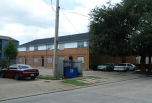 2208 Houma Blvd in Metairie, LA - Building Photo