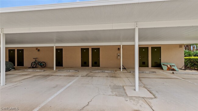 19940 Barletta Ln in Estero, FL - Foto de edificio - Building Photo