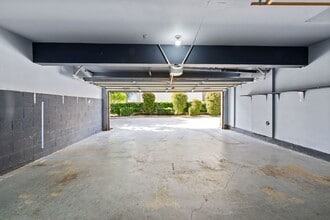 111 S Sierra Madre Blvd in Pasadena, CA - Building Photo - Building Photo
