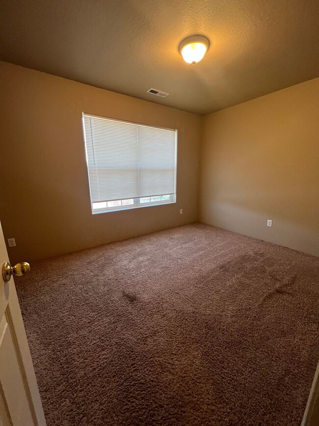 2252 Holabird Ave in Klamath Falls, OR - Foto de edificio - Building Photo
