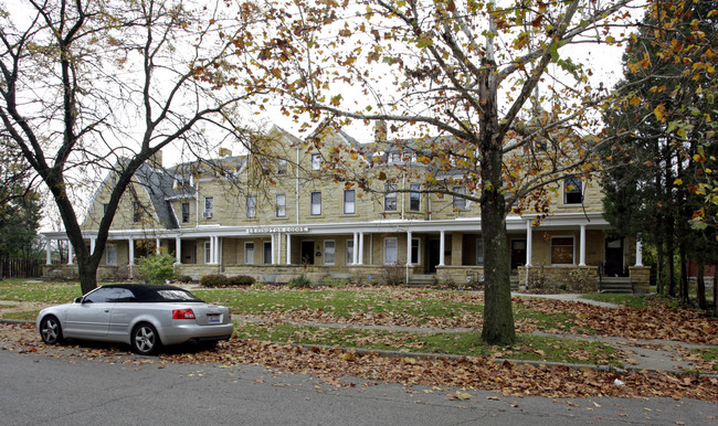 Lexington Lodge in Dayton, OH - Foto de edificio - Building Photo