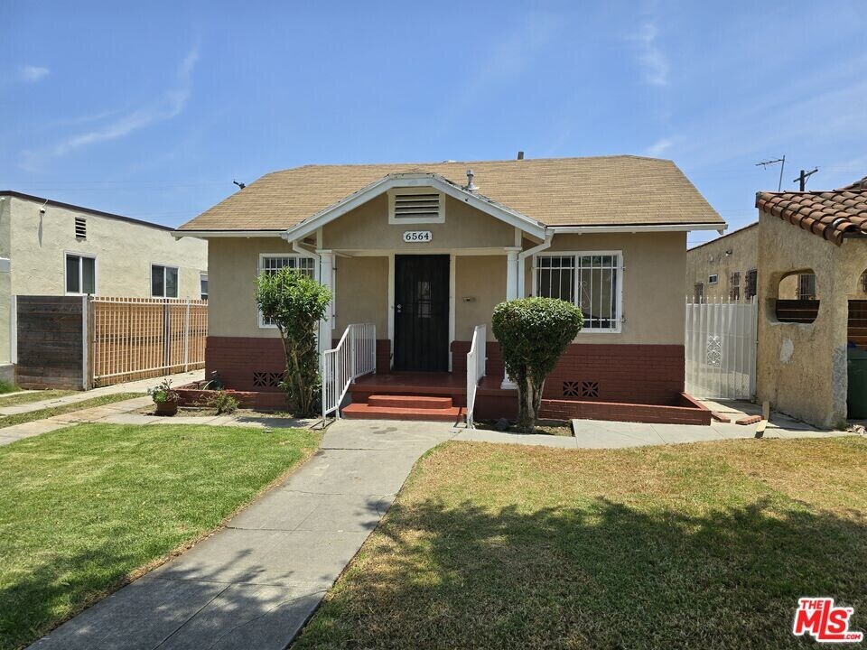 6564 2nd Ave in Los Angeles, CA - Building Photo