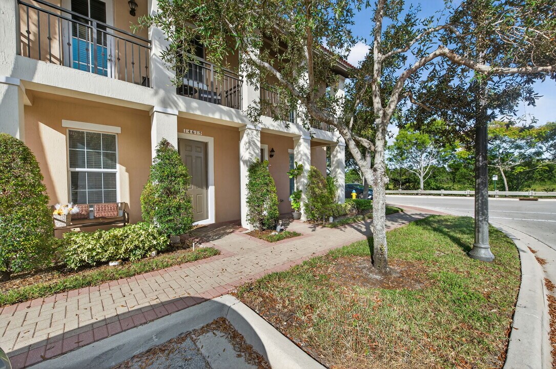 14615 SW 14th St in Pembroke Pines, FL - Building Photo