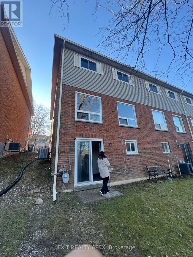 401-401 Sewells Rd in Toronto, ON - Building Photo - Building Photo
