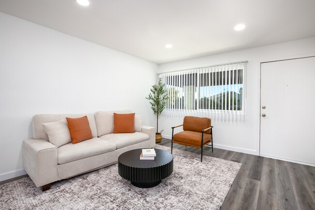 Premier of West Lancaster in Lancaster, CA - Foto de edificio - Building Photo