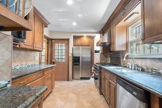 364 N Walnut St in East Orange, NJ - Building Photo - Building Photo