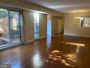 130 Spruce St in Philadelphia, PA - Building Photo - Building Photo