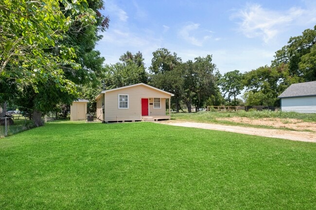 property at 2000 Bellview St