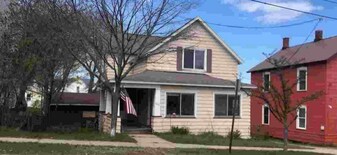 242 W Ohio St in Marquette, MI - Building Photo