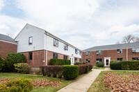 Bell Park Gardens in Oakland Gardens, NY - Foto de edificio - Building Photo