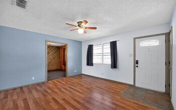 604 Fegan St in Weatherford, TX - Building Photo - Building Photo