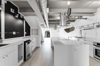 6901 Edgewater Dr in Coral Gables, FL - Building Photo - Building Photo