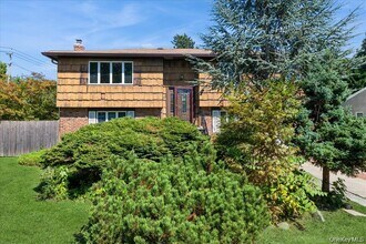 10 Marsulin Dr in Syosset, NY - Building Photo - Building Photo
