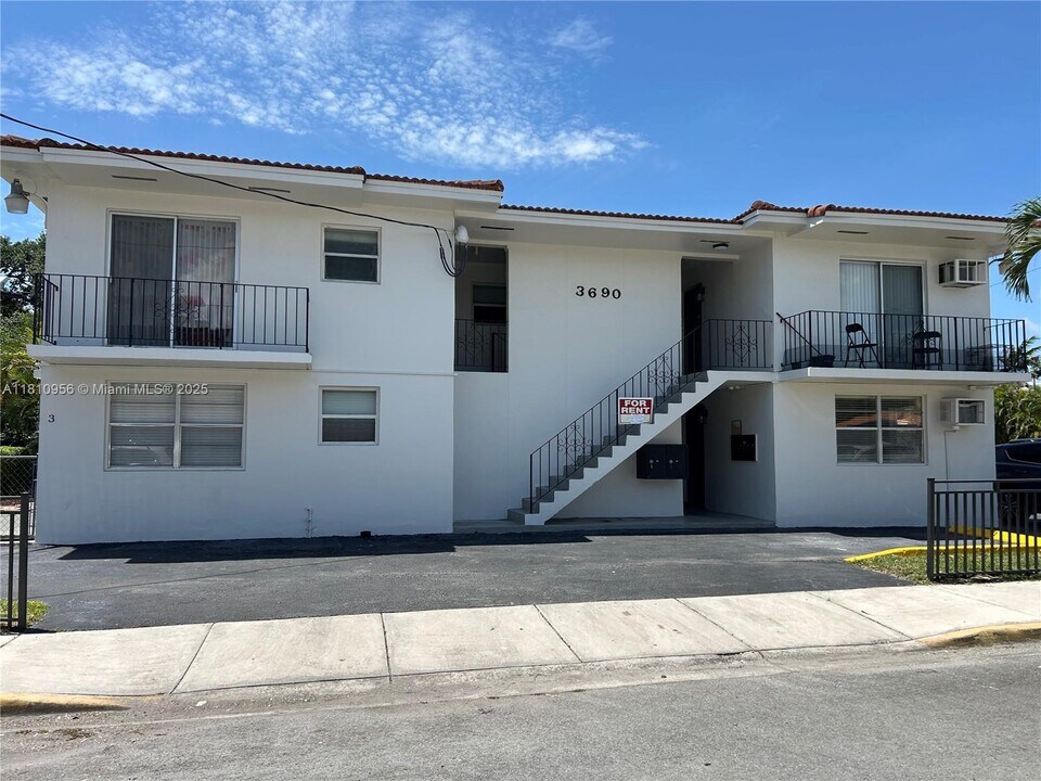 543 SW 37th Ave in Miami, FL - Building Photo
