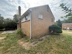 127 St Croix Dr in Pittsburgh, PA - Building Photo - Building Photo