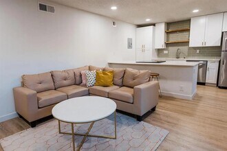 2600 Penny Ln in Austin, TX - Building Photo - Building Photo